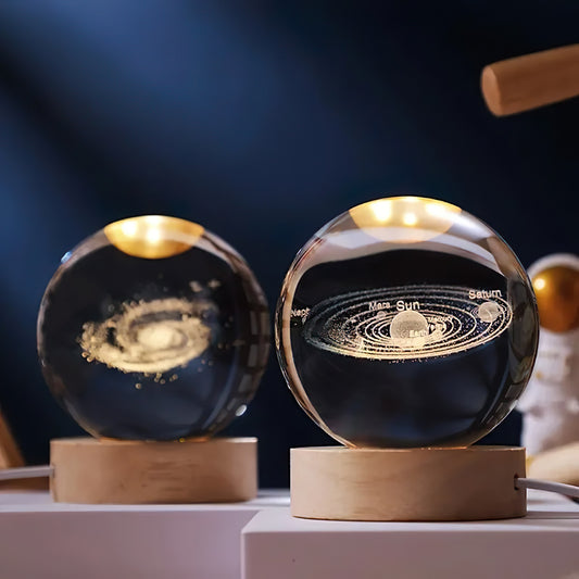 LED Nachtlicht Kristallkugel aus Glas Holzsockel