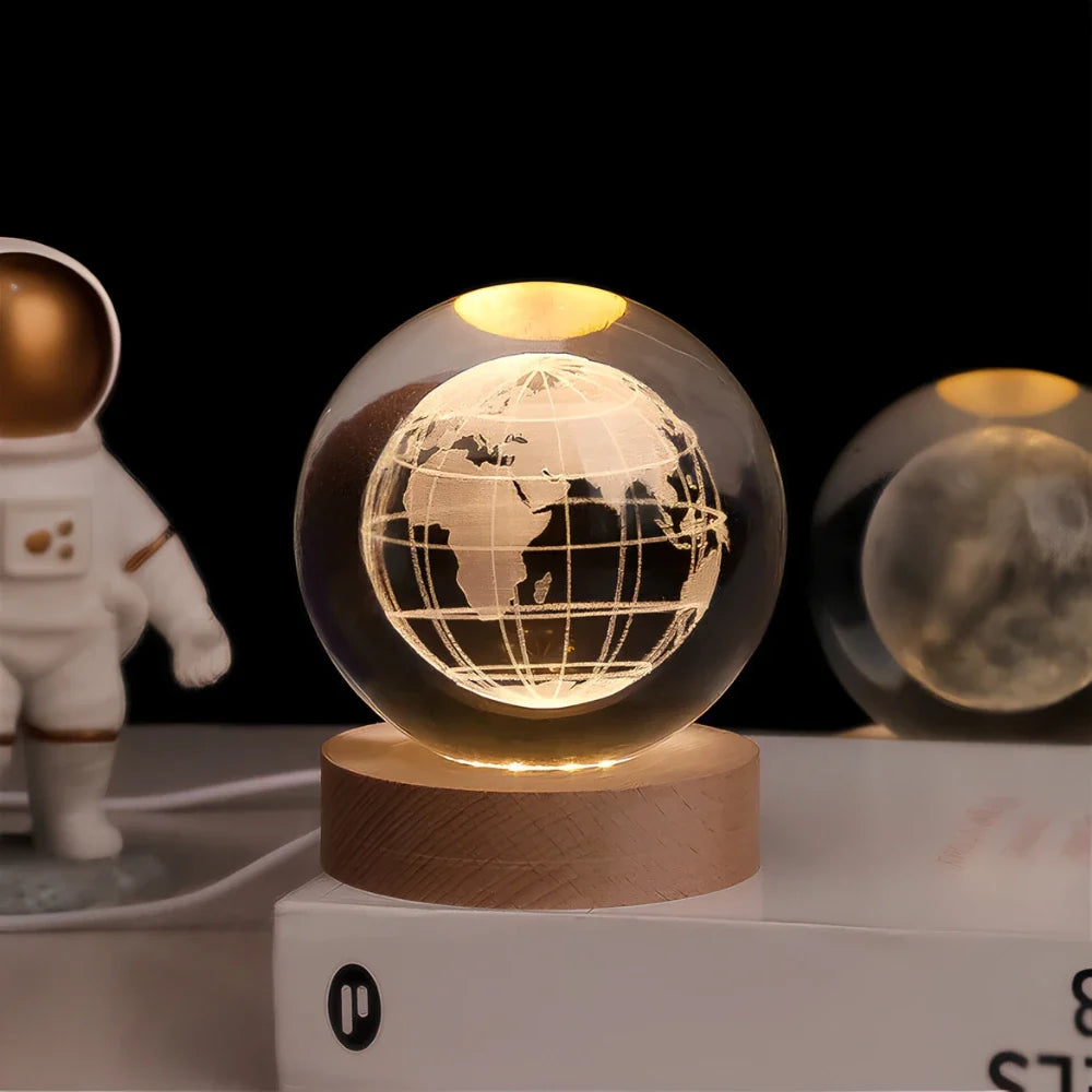 LED Nachtlicht Kristallkugel aus Glas Holzsockel