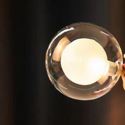 Tischlampe Figur Design aus Harz und Glas