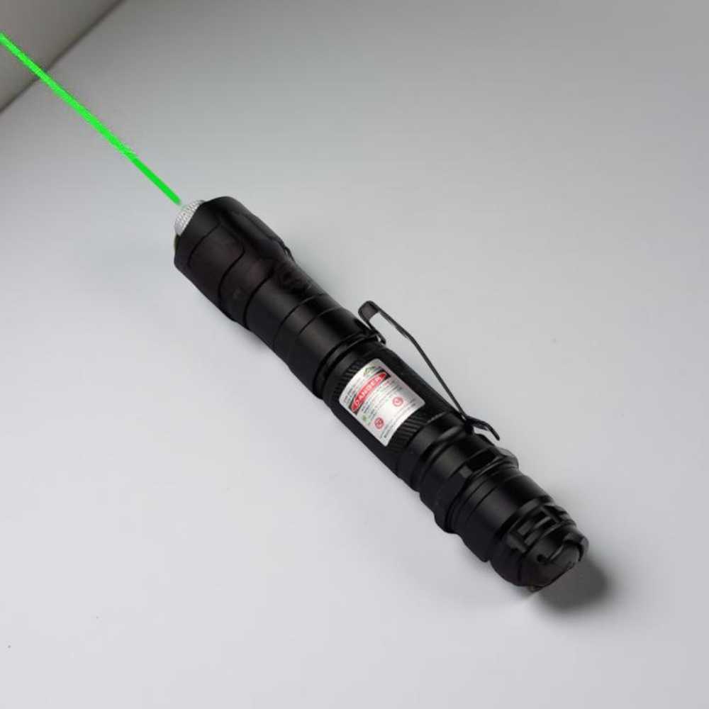 Precise laser pointer for outdoor applications