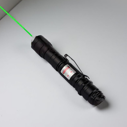 Precise laser pointer for outdoor applications