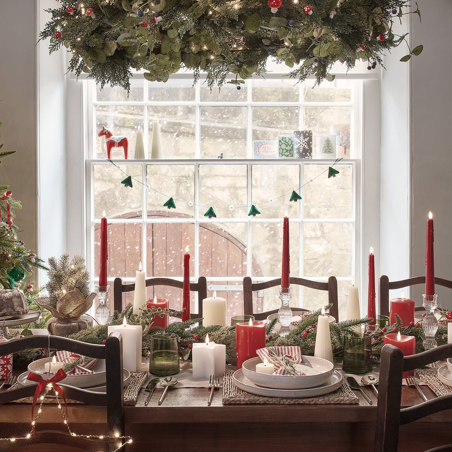 Traditional-Red-Christmas-Dining-Setting_7.jpg