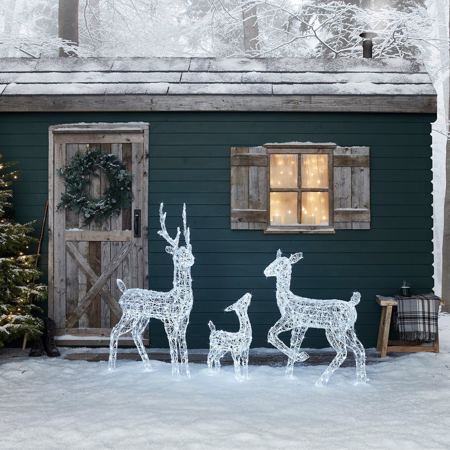 D-XX20012_3_Outdoor-Acrylic-LED-Christmas-Figures-Reindeer-Family-Cabin.jpg