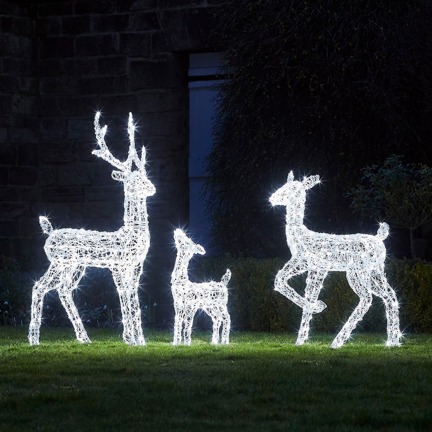 D-XX20012_2_Outdoor-Acrylic-LED-Christmas-Figures-Reindeer-Family-Garden.jpg