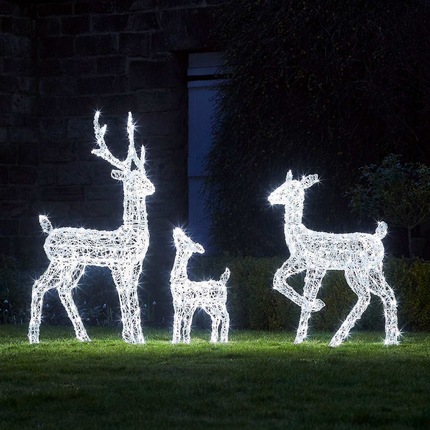 D-XX20012_2_Outdoor-Acrylic-LED-Christmas-Figures-Reindeer-Family-Garden.jpg