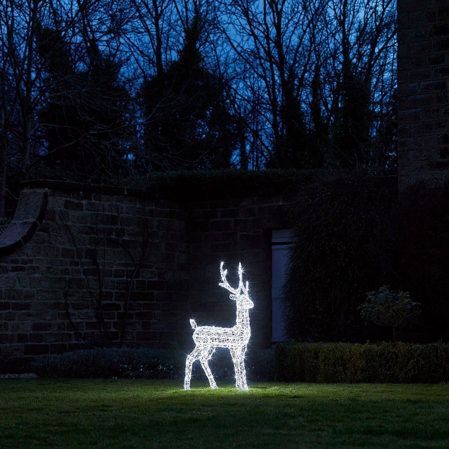XX2001_1_Outdoor-Acrylic-Christmas-Figure-Light-Up-Reindeer-Stag-Garden.jpg