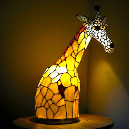 Bunte Tiffany-Giraffenlampe aus Glas, dekorative Tischleuchte, warmes Licht, Tierdesign.